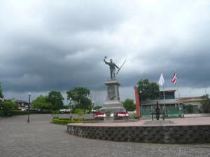 Una plaza en Alajuela / Ein Platz in Alajuela