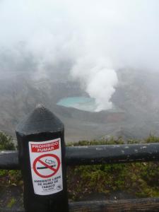 Lo unico que puede fumar alli es el volcan :-) / Der einzige der dort Rauchen darf ist der Vulkan