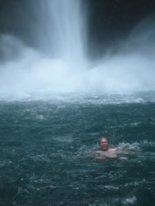 Intentando acercame a la cascada / Bei der Versuch der Annäherung an den Wasserfall