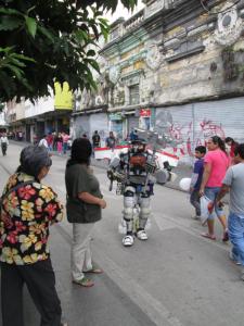 Un disfrazado en el centro historico de la ciudad de Guatemala / Ein Verkleideter im historischen Zentrum von Guatemala-Stadt
