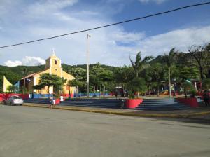 La plaza central con la catedral en San Juan del Sur / Der zentrale Platz mit der Kathedrale von San Juan del Sur
