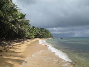 Una playa en el noreste de la isla / Ein Strand im Nordesten der Insel