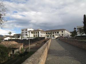 Popayán - Vista de un puente al centro historico / Sicht von einer Brücke auf das historische Zentrum