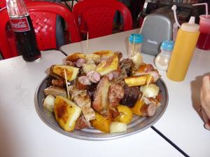 Boyaca - Almuerzo tipico con diferentes tipos de carnes / Typisches Mittagessen mit verschiedenen Fleischarten