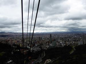 Bogotá – Subiendo con el teleferico al cerro Monserrate / Auffahrt auf den Berg Monserrate mit der Seilbahn 