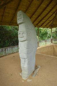 Alto de las Piedras - Una figura con varias cabezas / Eine Figur mit mehreren Köpfen