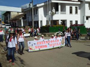 San Agustín - Ninos prescolares en el desfile / Vorschulkinder während des Umzugs