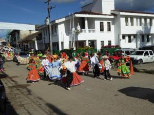 San Agustín - Otro grupo en el desfile / Eine weitere Gruppe während des Umzugs